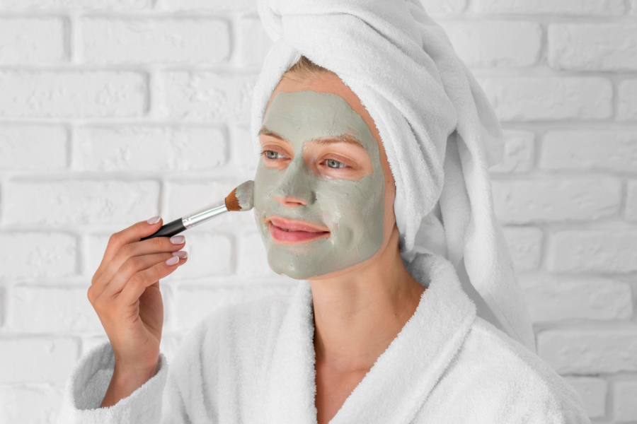 refreshen and brighten skin with this diy face mask